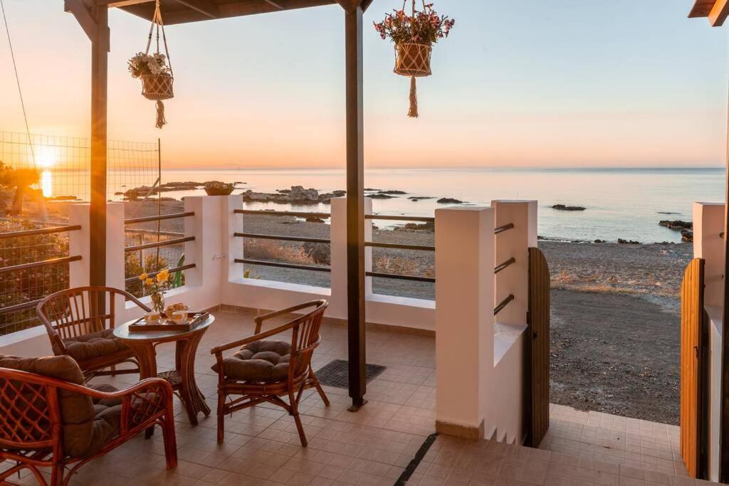 Tsampika'S Beachfront House In Stegna Arhángelosz Kültér fotó
