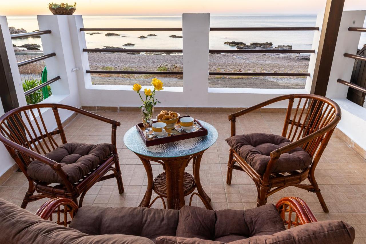 Tsampika'S Beachfront House In Stegna Arhángelosz Kültér fotó